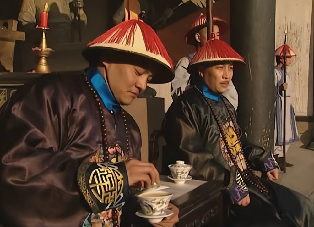 清朝的铁帽子王与普通亲王相比谁的地位更高