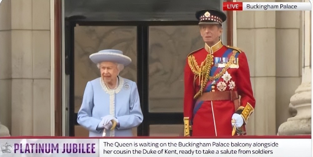 伊丽莎白二世登基70周年白金禧年庆典，英国又阅兵了