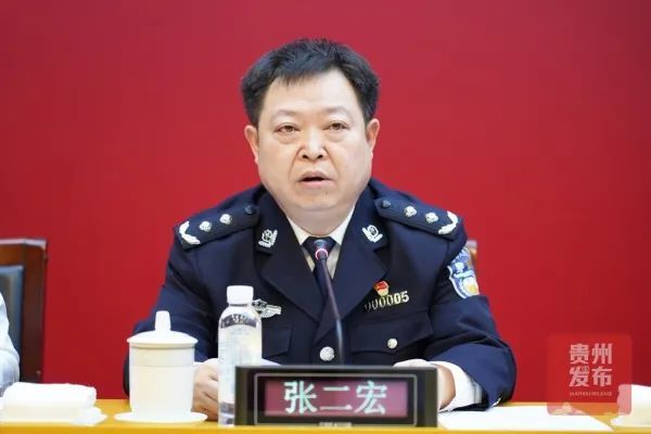 省公安厅党委委员,政治部主任张二宏介绍相关情况.