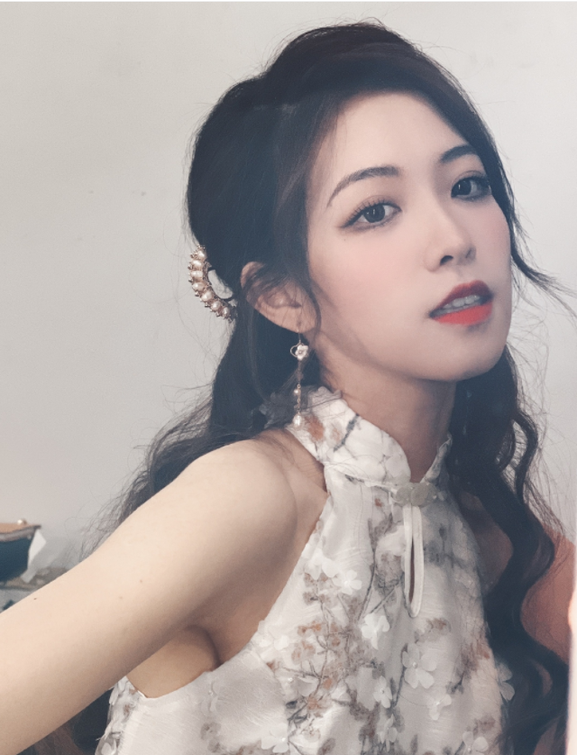 lol:三语美女主持—希然