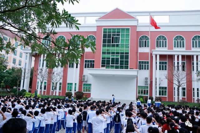 湛江一中培才学校高中部新校区,位于湛江市麻章区学智路2号.