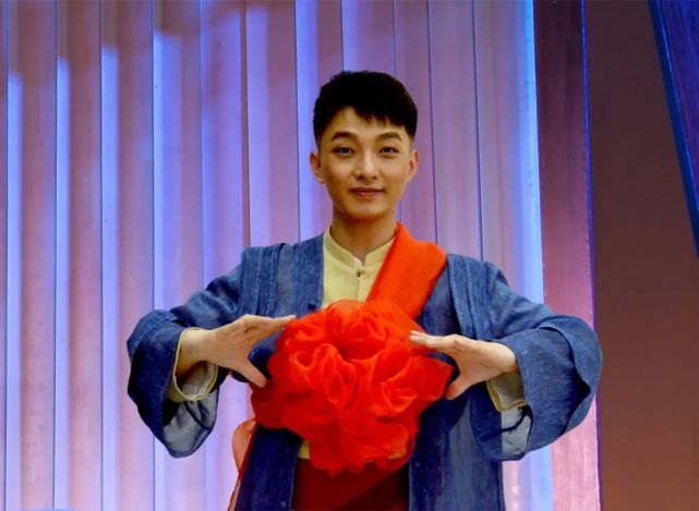 演员名单小二黑/王大伟:徐慧慧小 芹:李 玲/武艺杰赵树理/区长:刘树春