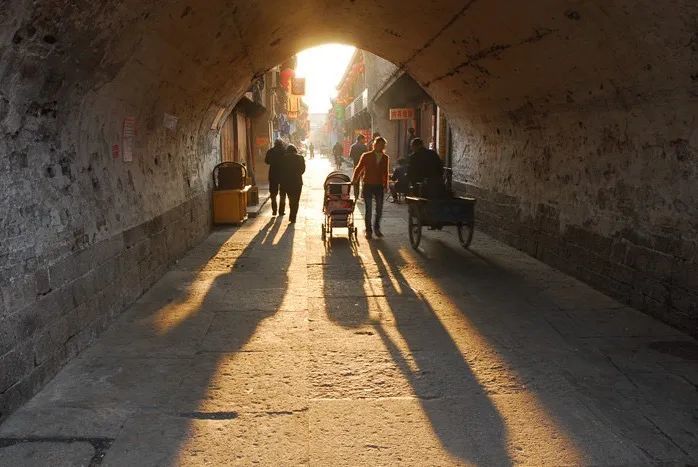 岑震元国药店,聚丰园,醉春堂,大白象茶馆,同受和,天香楼茶食店,王森泰