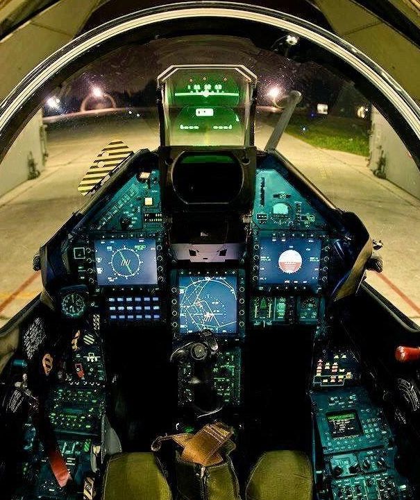 歼20座舱盖上的两条花纹是什么