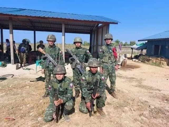 缅甸克钦民团向武装基地发警告信后切断了通往民团的公路交通