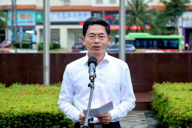 文昌市举行援沪医疗队凯旋仪式龙卫东出席并讲话