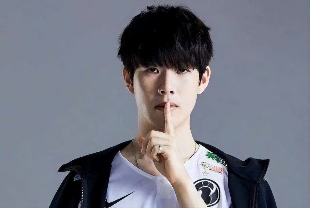 不得不说theshy虽然说是外援,但是他在lpl赛区的人