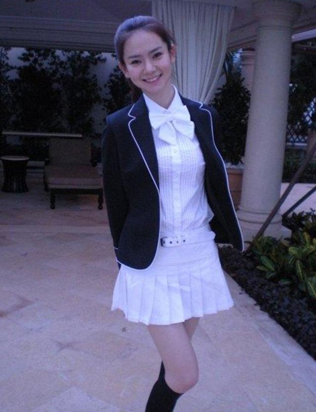 戚薇读书时情书收到手软本以为是太自恋看完旧照惊艳了