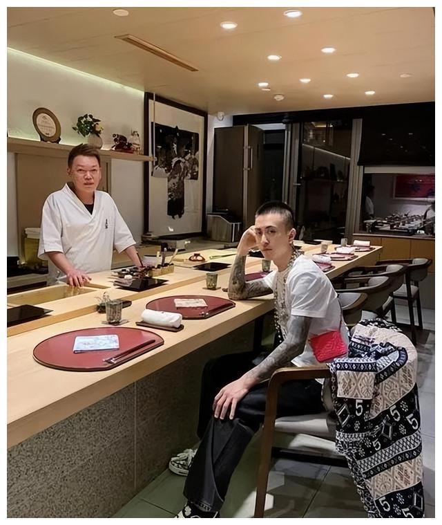 秦奋背景经历曝光,曾与阿娇关系匪浅,父亲是知名"叠码仔"