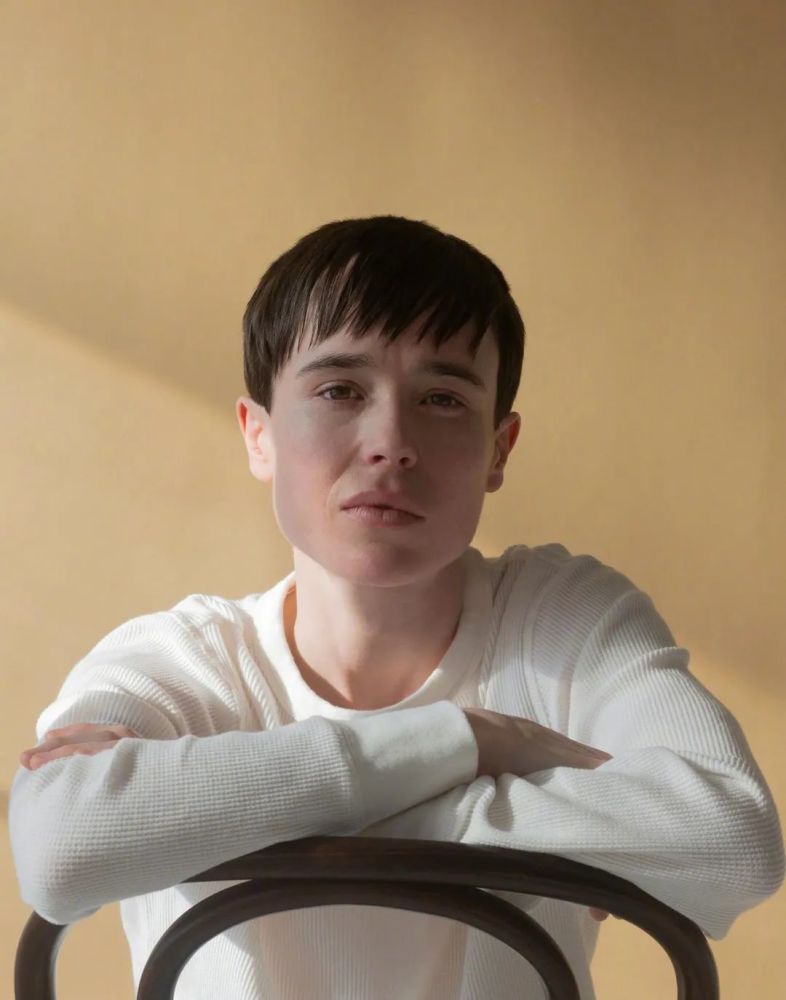 男星艾略特·佩吉《esquire》杂志写真大片,35岁勇敢做自己_腾讯新闻