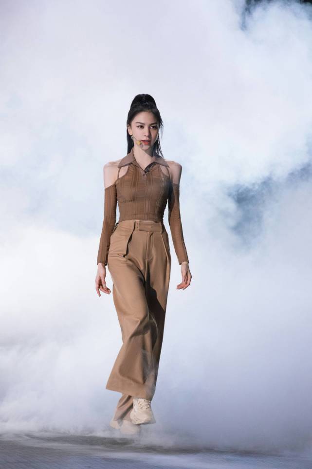 乘风破浪一公上演唐诗逸雾里传达个人态度