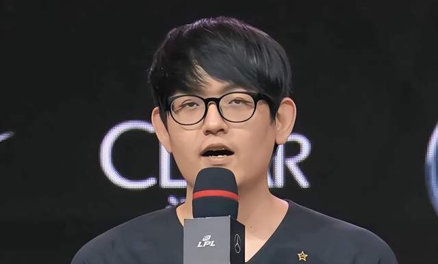 金贡直言自己没战队要,现在很缺钱,3年还没收到冠军皮肤的钱