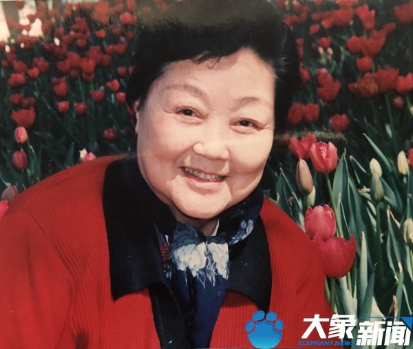 大象新闻记者梁新慧深情回忆采访马金凤大师的十七年