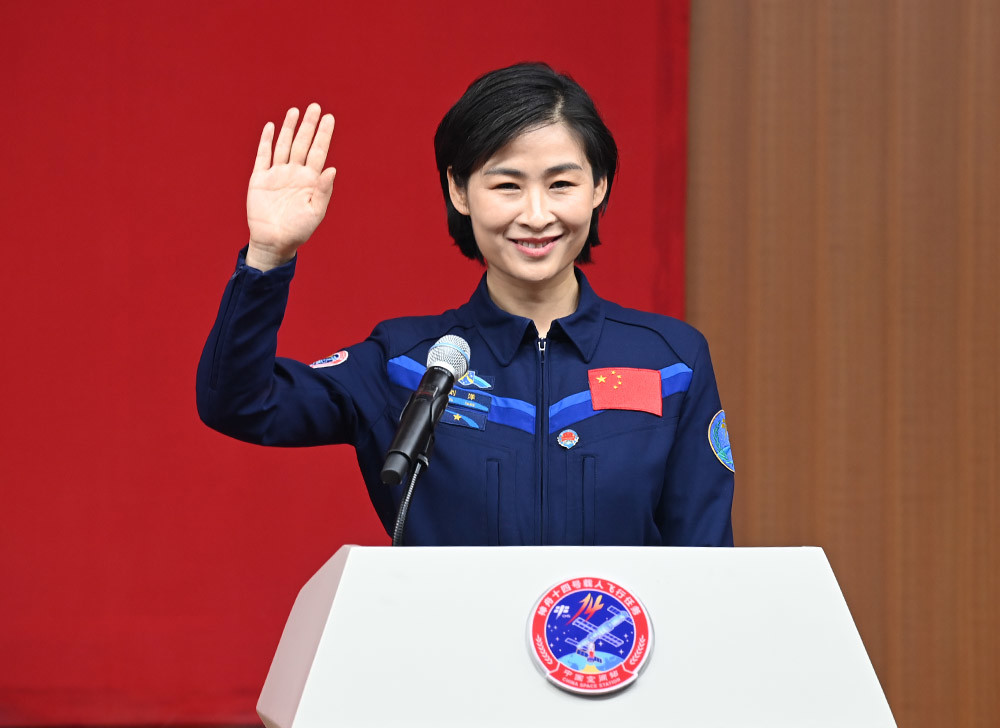 十年她成为一位母亲如今她选择再次出征太空刘洋感谢这个伟大的时代