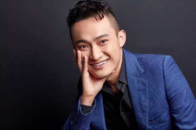 一次套现百亿、戏耍巴菲特、被美国通缉……华人富豪孙宇晨有多硬核_腾讯新闻