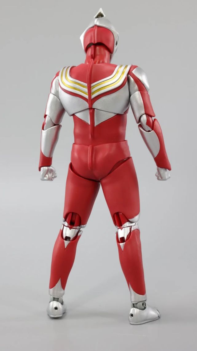 开箱真骨雕迪迦奥特曼强力型素质意外的还不错