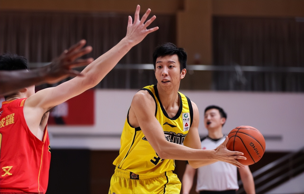 cba快讯31岁国手正式退役新疆男篮大手笔操作教练团大聚首