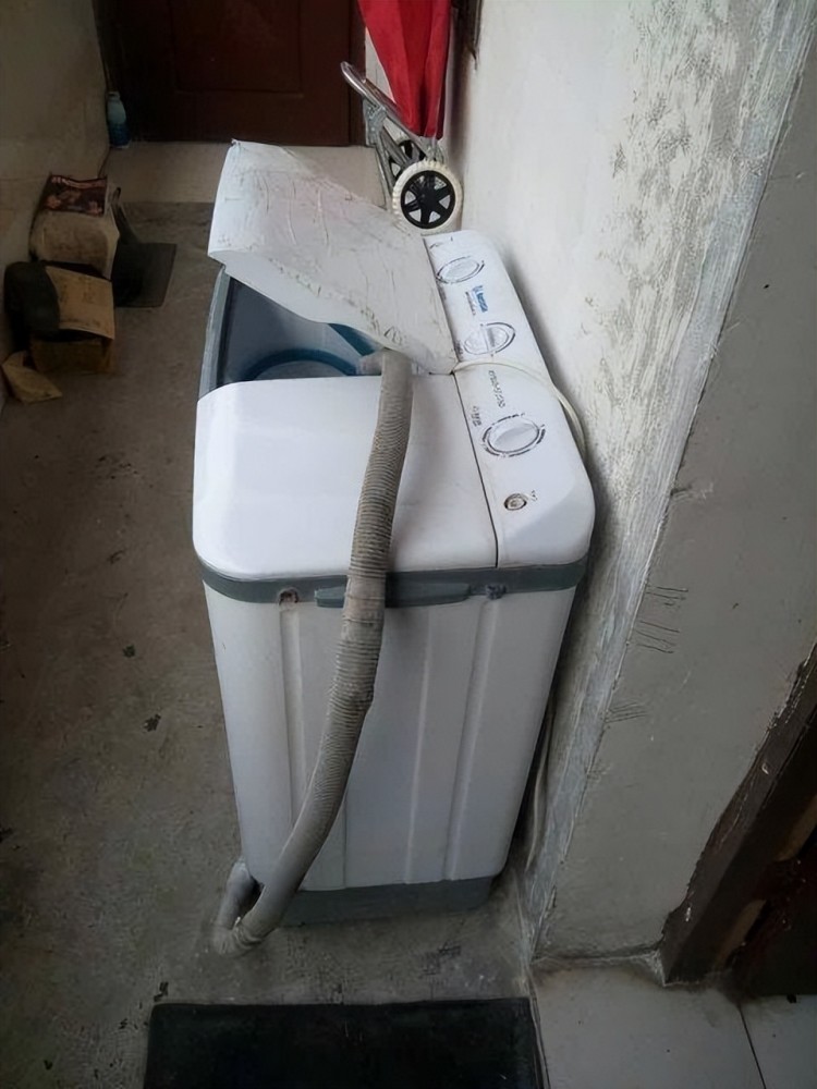 >而且部分品牌也意识到了这一点,将老式的双缸洗衣机进行了>g>升级