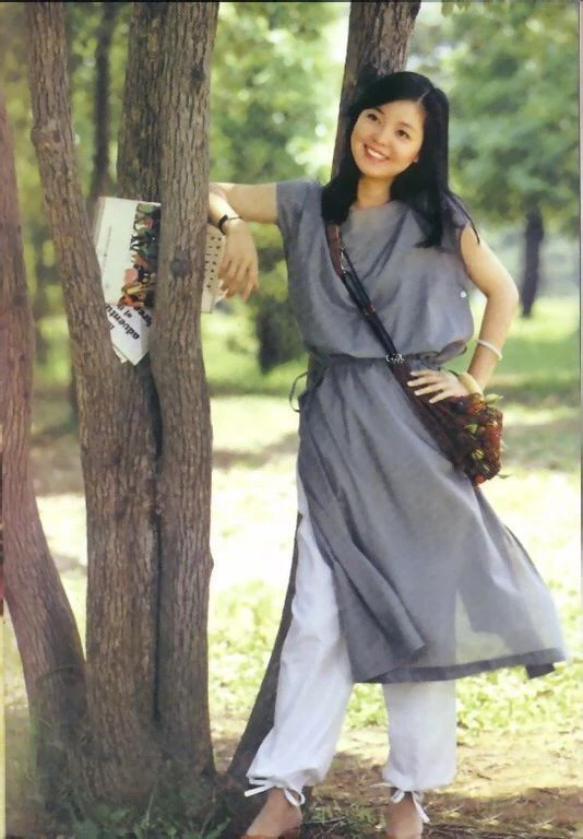 人美歌甜就算邓丽君的穿搭才让人叹服时髦潮流甜美不失大气美