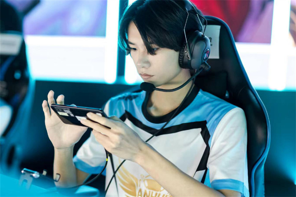 蓝柚重回老东家hero试训,4比1战胜ag青训队,打得好有望顶替久酷_腾讯