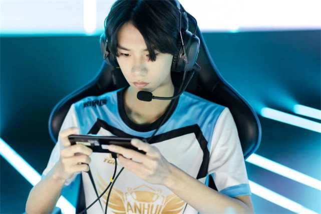 蓝柚重回老东家hero试训4比1战胜ag青训队打得好有望顶替久酷