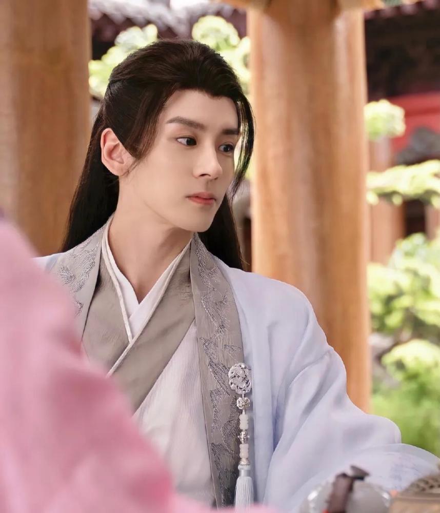 古装版《绿光森林》待播,魏哲鸣出演新版"威廉王子"_腾讯新闻