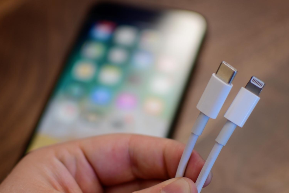 欧盟即将统一USB-C，苹果要“妥协”了，果粉却对此表示反对！