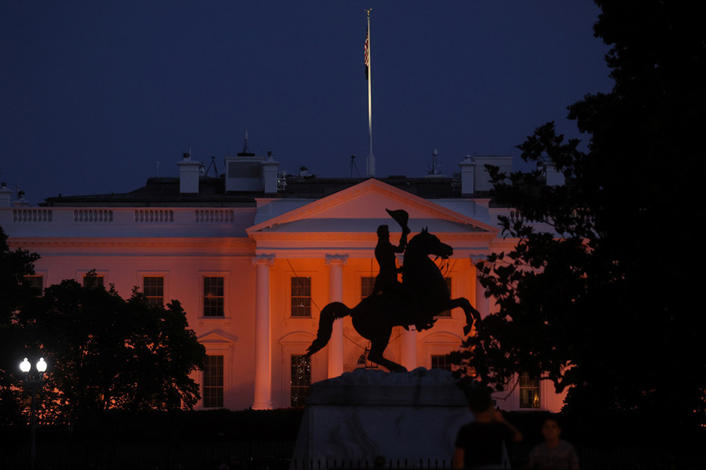 早安·世界｜美国白宫点亮橙色灯光，纪念全美反对枪支暴力日