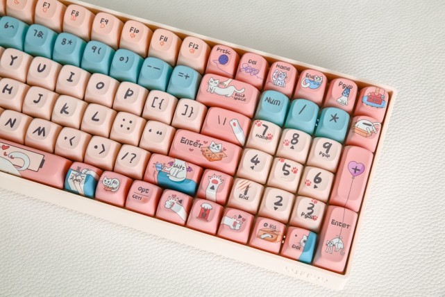 一眼萌化的高颜值外设:洛斐新小翘可爱猫咪主题键盘入手分享