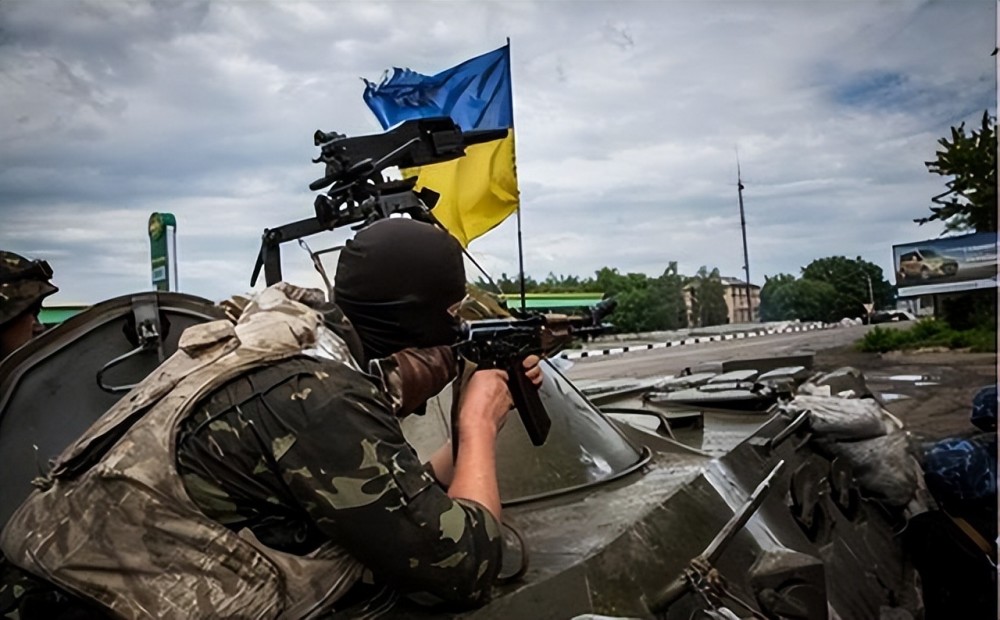 俄媒：“乌克兰面临军事政变吗？”