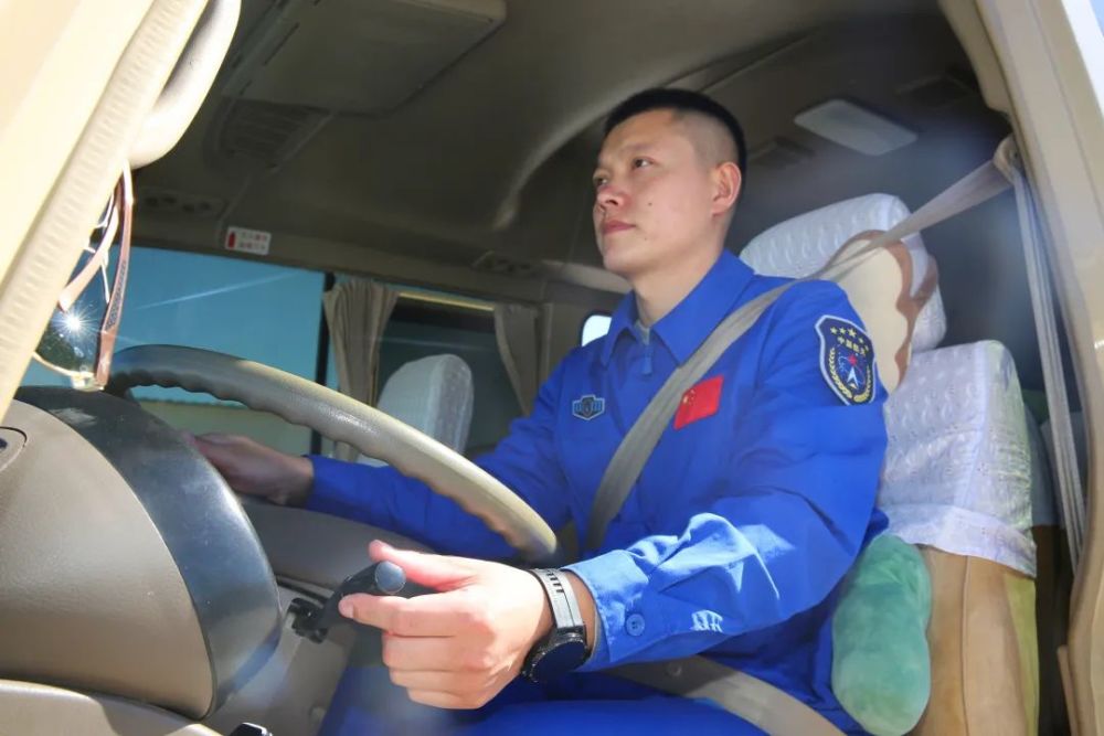 马仕豪为航天员开车的特1车司机