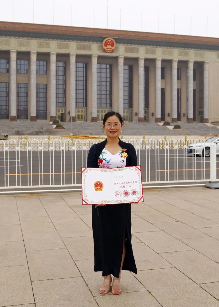 差异何在!胡芳"熙熙攘攘"-第1张图片-凯飞博客