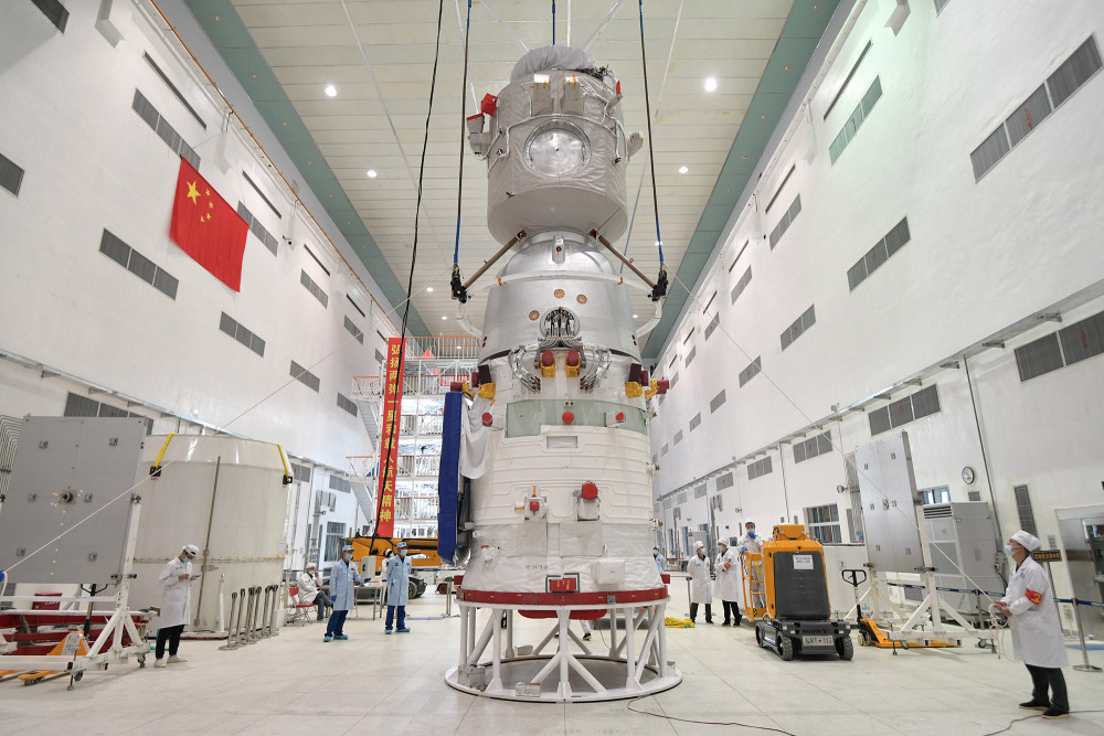 飞船进行测控和通信的重要通道,也是我国中继卫星系统的用户终端设备