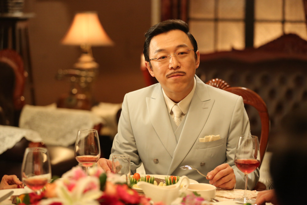 还有尹铸胜饰演的日军天津情报处头目武田弘一,简直比日本人还日本人