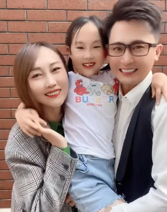 杨帆妻子李枫:长相平平生一女,被他当成宝,她到底有什么魅力?