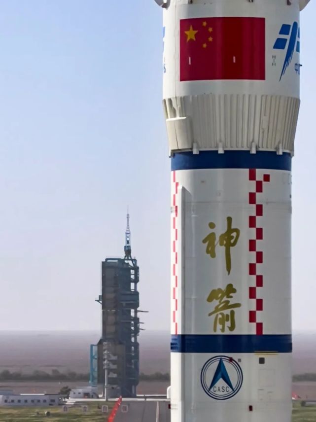 "在中国载人航天的历史上,长二f系列运载火箭执行了从神舟一号至今的