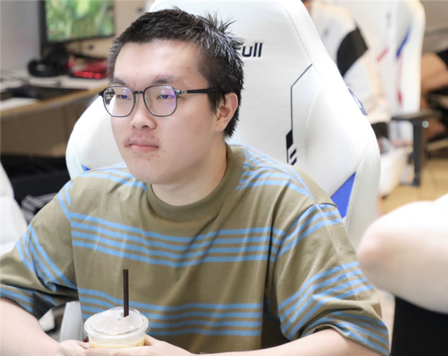 换队后呼吸哥终与阿bin交手,排位被碾压金咕咕却放话:不用担心rng