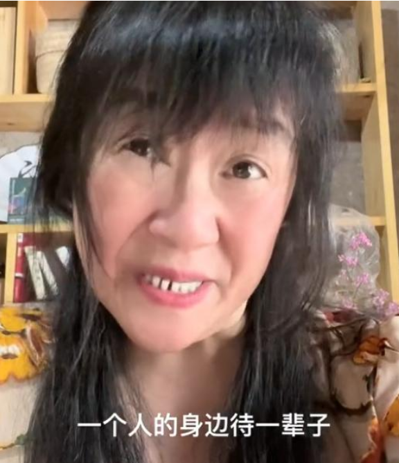 近日,余秀华更新社交动态,发表一篇长文,跟网友谈谈自己的婚后生活.