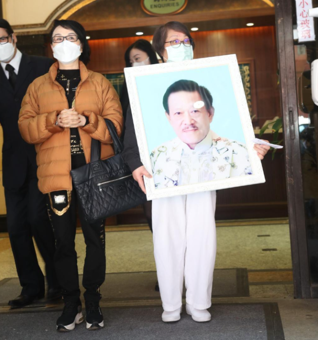 刘德华干爹去世,其家属喊话不要因为帛金骚扰华仔,他是无辜的|刘雅丽