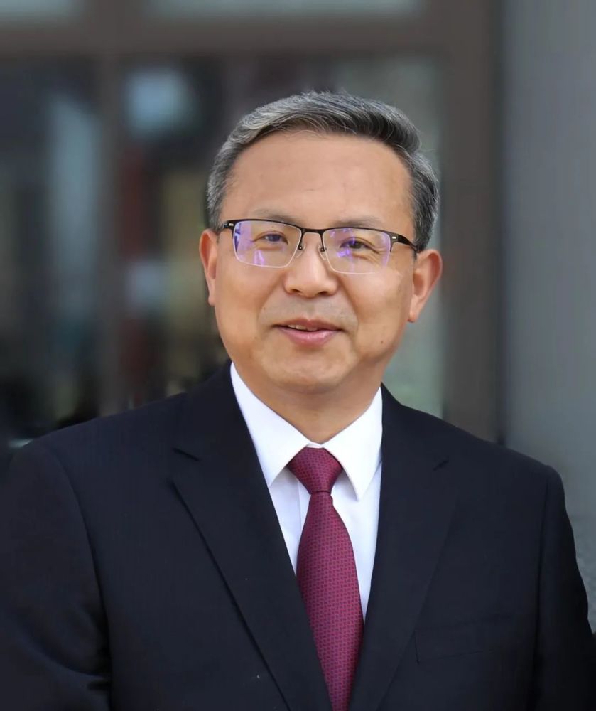 校长张伟韬杭州第四中学追求无止境,快乐无极限!