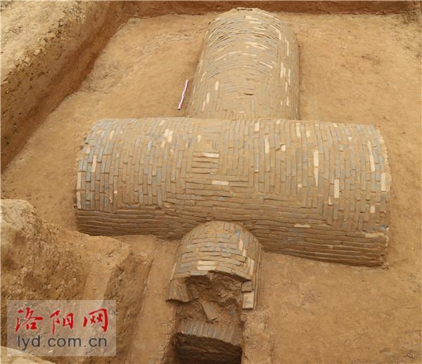 考古人员日前在洛阳市孟津区城关镇牛步河安置区建设工地发现6座古墓
