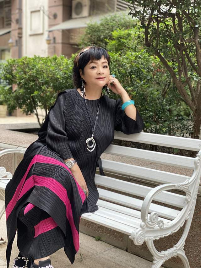 知名艺人易淑宽自曝打疫苗后副作用大!手臂如火腿,两天无大小便