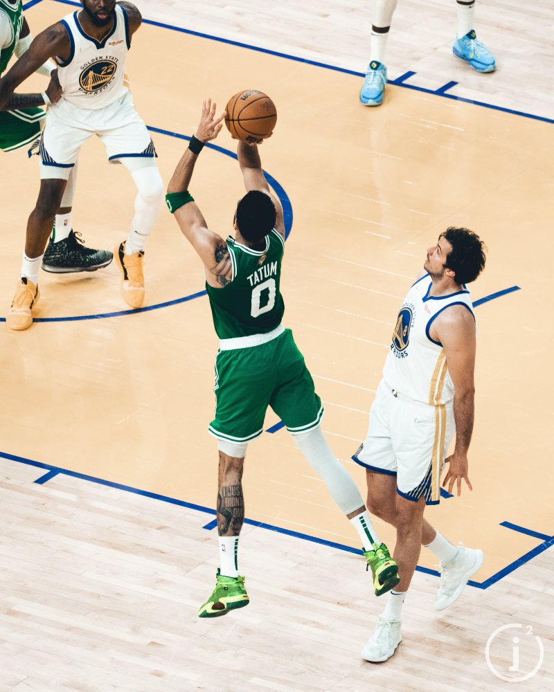 塔图姆回暖空砍28分疯狂6三分连创里程碑末节神情落寞呆坐板凳席