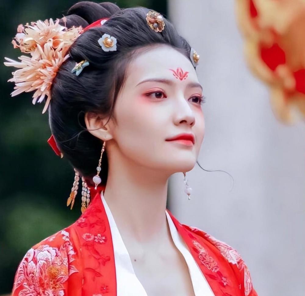 梦华录 国产剧的花魁终于有点花魁的样子了 造型好看还头脑清醒 腾讯新闻