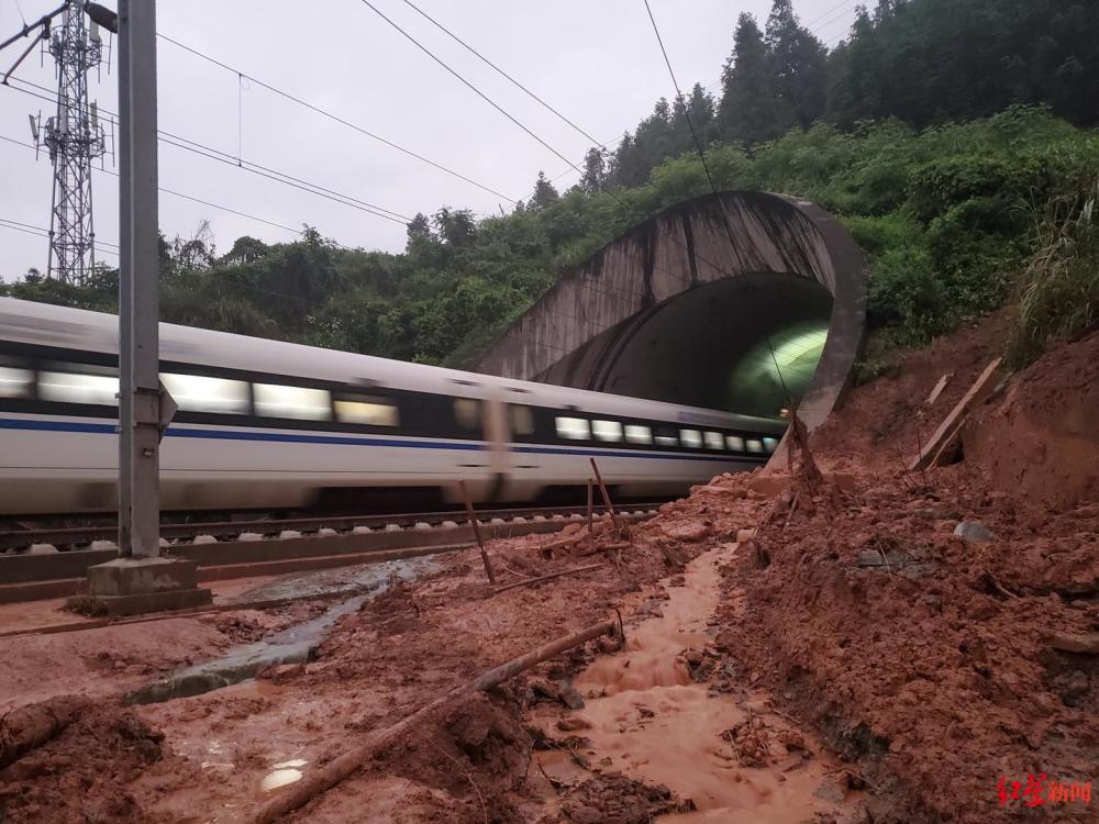 重走D2809事故发生地村民：雨连下3周桥墩护坡土方3年没长草王者荣耀内测服申请