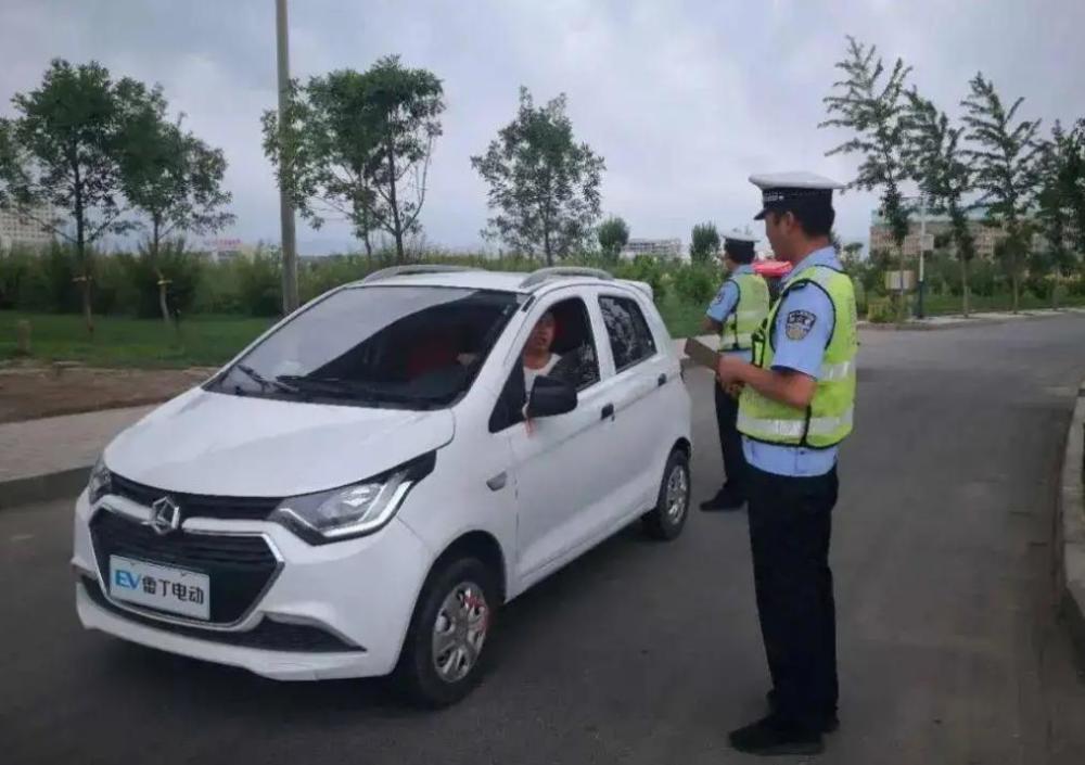 老年人愛用的四輪電動車到底能不能上路要不要駕照答案來了