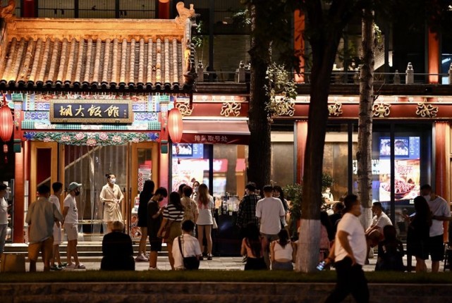 北京：簋街迎来恢复堂食后的首批食客_腾讯新闻