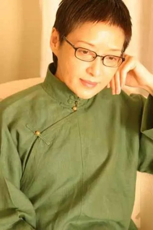 胡因梦69岁了也时髦,穿衣不"扮嫩"不老气,值得中老年人借鉴