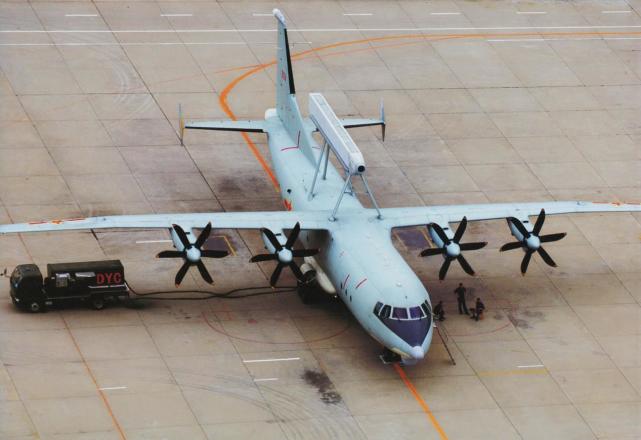 中国行我也行中国造出空警200印度新预警机也背个平衡木