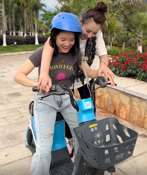 现如今的一行人,已经在红河集结了,还以为他们的到来会让李勒优在考前